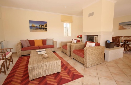 Albardeira Villa | Perfect Family 3 Bedroom Villa w/ Private Pool+ BBQ, Near Town & Beach, WiFi,A/C