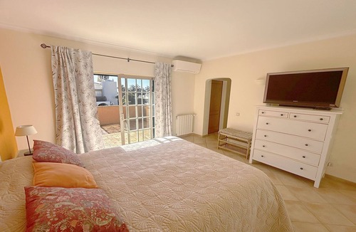 Albardeira Villa | Perfect Family 3 Bedroom Villa w/ Private Pool+ BBQ, Near Town & Beach, WiFi,A/C