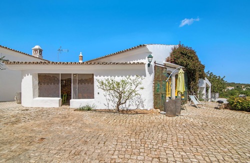 Charneca House | Pet-Friendly 'Algarve Charming Rural 1Br Villa' with Shared Terrace, Shared Pool & Wi-Fi