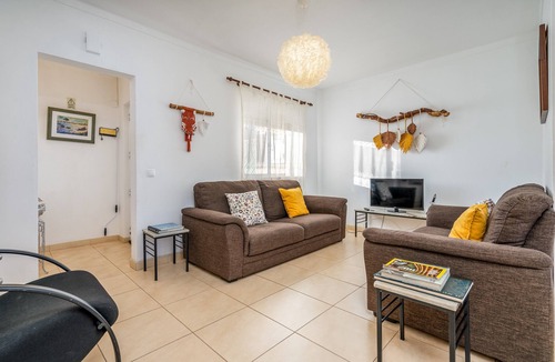 Ferragudo House | Pet-Friendly Holiday Home 'Casa Quintião' with Wi-Fi