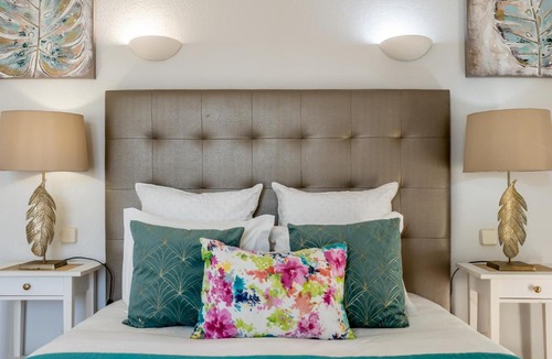 Castelo Villa | Pet-Friendly with Private Pool Close to the Beach