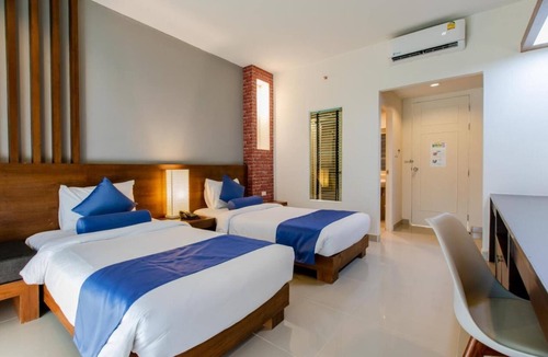 Chalong Hotel | Phuket Town, 7 km from Chinpracha House, Room with pool access.