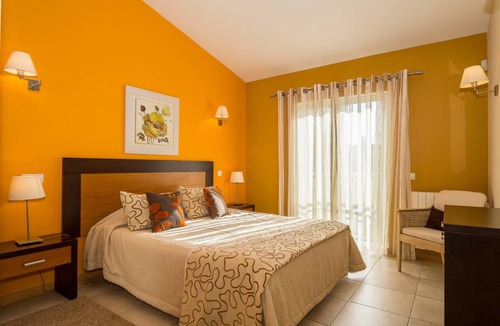 Estombar Apartment | Pinta Golf professionally cleaned 2-bedroom first-floor apartment close to Carvoeiro