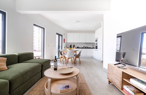 Portimao Apartment | Portimao Arade View Penthouse T3 Duplex with Parking, Private Terrace, Wi-Fi and Air Conditioning