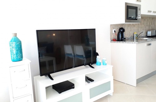 Cavacos Apartment | Praiamar r/c- Sea Front, Renovated, Air Conditioning, Private Parking