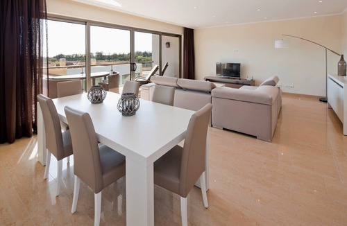 Ferragudo Apartment | Premier nº 44 - Modern Two Bedroom Apartment with Sea Views