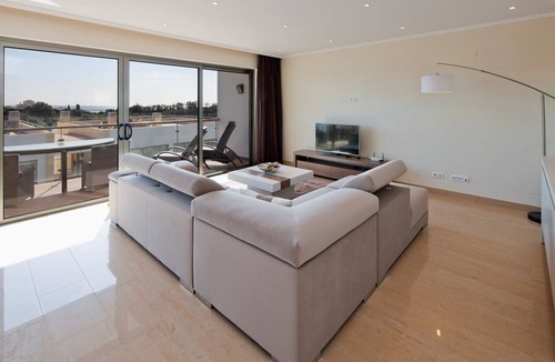 Ferragudo Apartment | Premier nº 44 - Modern Two Bedroom Apartment with Sea Views