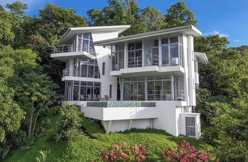 Manuel Antonio Villa | Private Eco-Villa, Prime Central Location, Ocean Views, Wildlife, and Nightlife