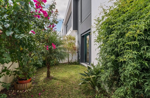 Setubal Apartment | Private Suite Quarto do Papagaio – Terrace, Garden & Private Entrance