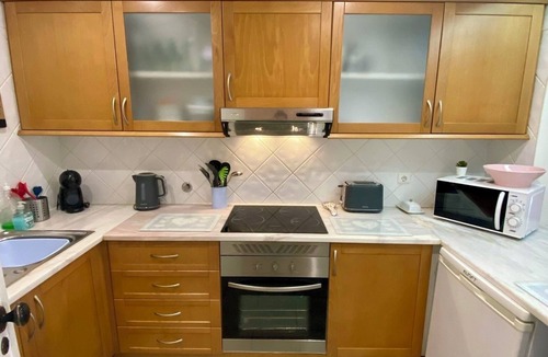 Alpouvar Apartment | Privately owned South Facing ground floor Apt ,Fibre WIFi Air Con Arlo Doorbell
