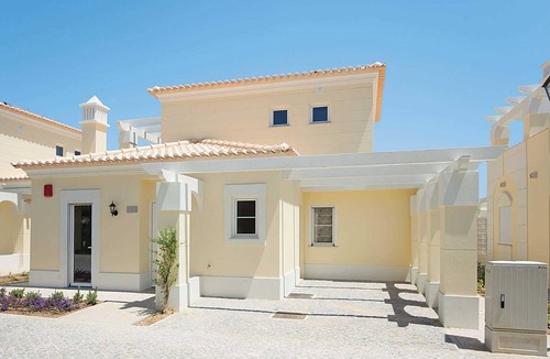 Castro Marim House | Modern 2 bed golf villa with shared pool