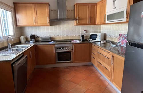 Alfeicao House | Quiet house ideally located with garden and large swimming pool with all comforts