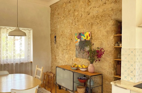 Tomar House | Quiet, stylishly renovated. Fantastic view of fruit trees and cork oaks.