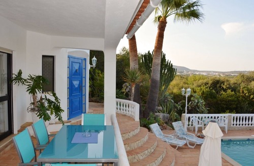 Moncarapacho e Fuseta House | Quiet villa with large garden, pool and fantastic views