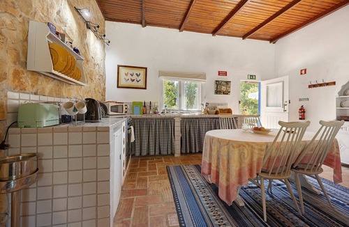 Farta Vacas Cottage | Quinta das Achadas – Bouganvillea in Lagos with Shared Pool, Nature & Breakfast