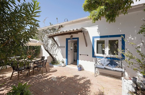 Farta Vacas Cottage | Quinta das Achadas – Bouganvillea in Lagos with Shared Pool, Nature & Breakfast