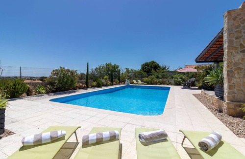 Caramujeira Villa | Quinta Delsy - 5 Bed Villa With Pool Near Praia da Marinha