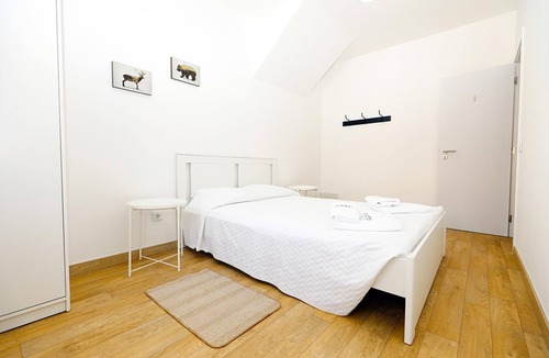 Alfarrobeira House | R - Bedroom 1 in Casa do Moinho Guesthouse