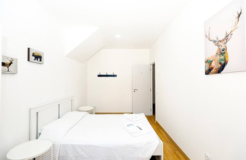 Alfarrobeira House | R - Bedroom 1 in Casa do Moinho Guesthouse