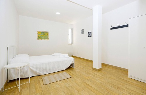 Alfarrobeira House | R - Bedroom 2 in Casa do Moinho Guesthouse