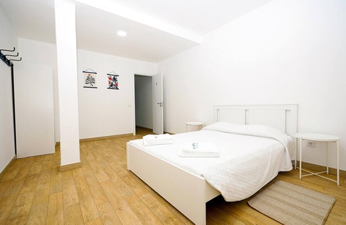 Alfarrobeira House | R - Bedroom 2 in Casa do Moinho Guesthouse