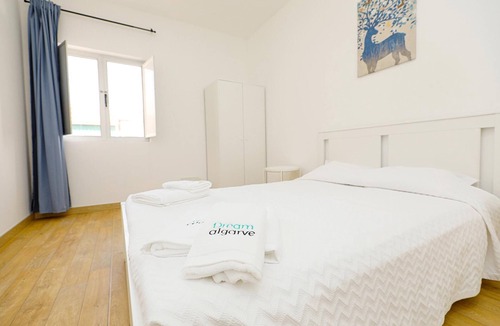 Alfarrobeira House | R - Bedroom 4 in Casa do Moinho Guesthouse