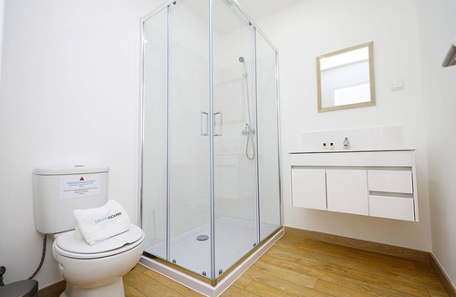 Alfarrobeira House | R - Bedroom 5 in Casa do Moinho Guesthouse