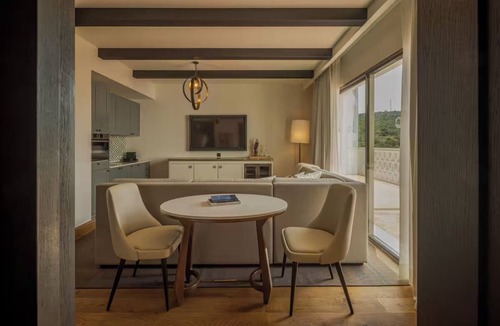 Tor Hotel | Refined Suite at Viceroy Ombria Algarve | Your Ideal Algarve Retreat Awaits