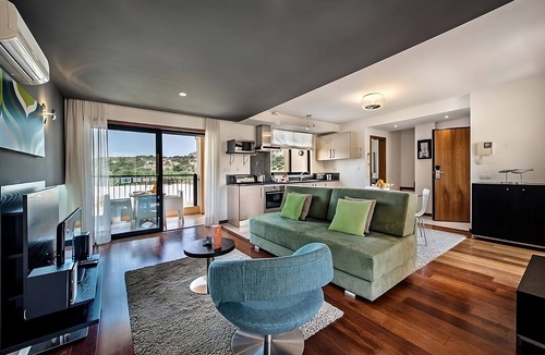 Praia da Luz Hotel | Relax and Unwind! Spacious 2BR Apartment, Fully-equipped Kitchen, Outdoor Pool!