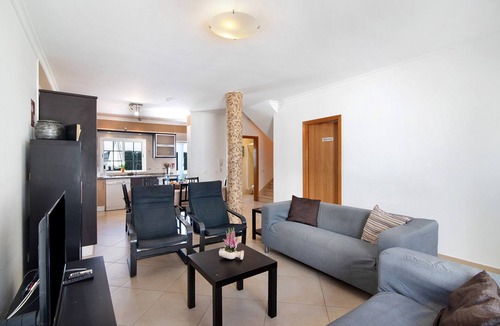 Manta Rota Villa | Residência Ideal Villas: pool, AC, barbecue, fully equipped, up to 11 guests