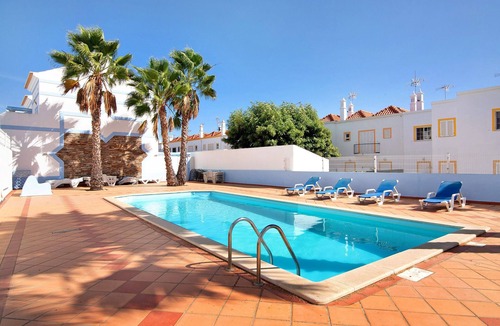 Manta Rota Villa | Residência Ideal Villas: pool, AC, barbecue, fully equipped, up to 11 guests