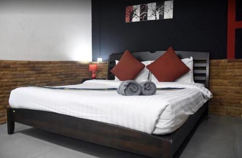 Khuekkhak House | Riverside Guesthouse