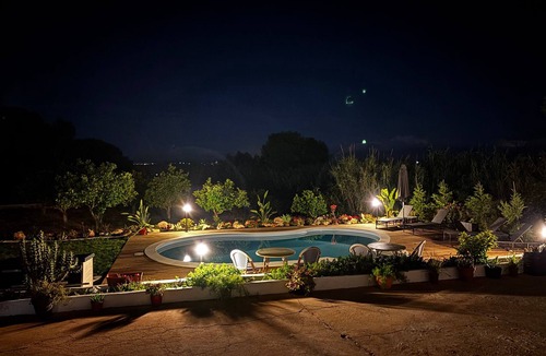 Montes de Alvor Apartment | Room 'Mar - Standard' with Shared Pool, Wi-Fi and Air Conditioning