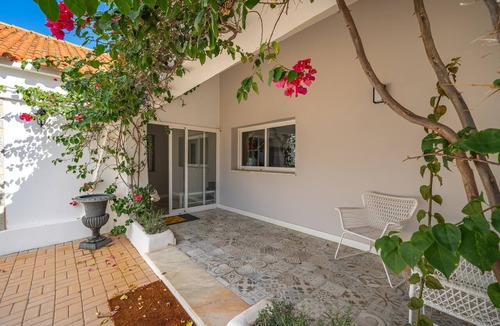 Silves Apartment | Room 'Orange Blossom Grove - 3' with Shared Terrace, Wi-Fi and Air Conditioning
