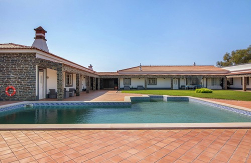 Espirito Santo Apartment | Room 'Quarto Castanho-Countryside View-with Patio' with Shared Pool, Wi-Fi and Air Conditioning