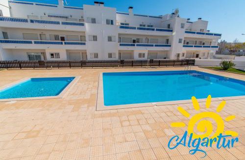 Santa Luzia Apartment | Santa Luzia Residence by Algartur - 5 mins Downtown - AC - Pool - Wi-Fi - Smart TV