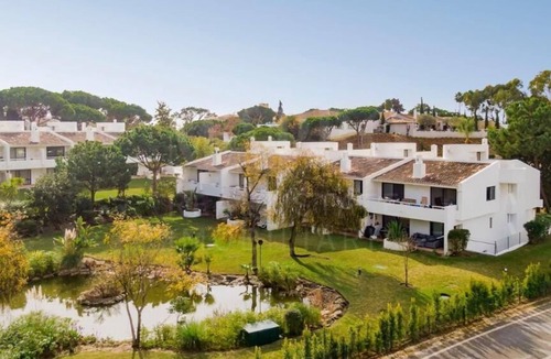 Quinta do Lago Apartment | Scarlet's Place - Spacious 1 bed Quinta Do lago