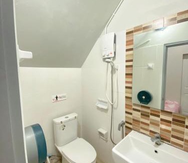 Ban Pa Yang Hotel | Sleepbox Hostel Suratthani