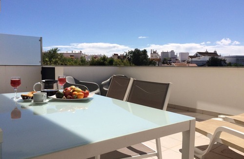 Alvor Apartment | SOLRIO Apartment Vista Lagos Wi-Fi, UK TV, Sleeps 4,