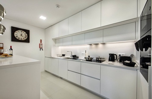 Olhao Apartment | Sophistication in the Heart of the Marina