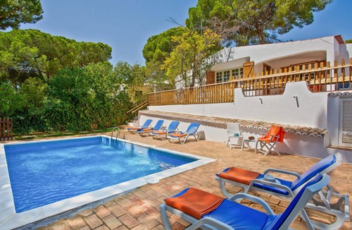 Branqueira Villa | Spacious 4 bedroom villa with pool, near beach, ideal for families