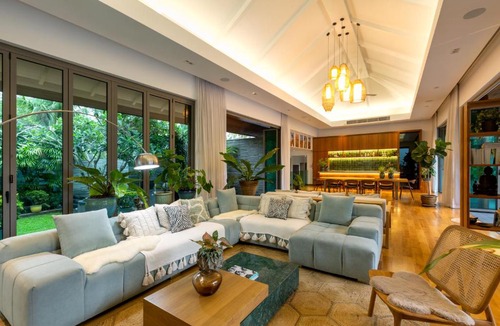 Choeng Thale Villa | Spacious 5-bedroom private villa for groups of up to 12 guests
