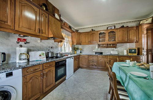 Monte Raposo Villa | Spacious 5BR Family & Group Villa with Private Pool & Games Room