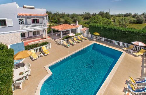 Monte Raposo Villa | Spacious 5BR Family & Group Villa with Private Pool & Games Room
