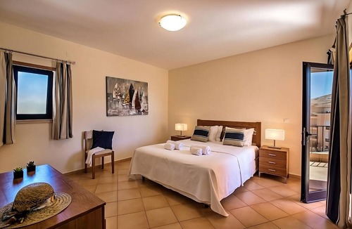 Praia da Luz Hotel | Spacious and Fully-furnished 3BR Apartment! Free Parking and 3 Swimming Pools!