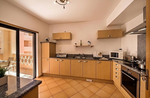 Praia da Luz Hotel | Spacious and Fully-furnished 3BR Apartment! Free Parking and 3 Swimming Pools!