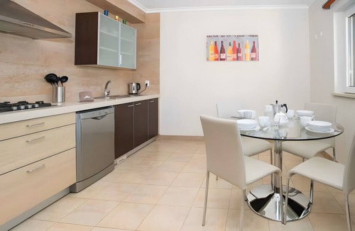 Penina House | Spacious family 3BR Townhouse with Terrace & Pool