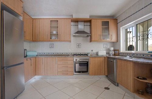 Carvoeiro Villa | Spacious Holiday Home "Casa das Romanzeiras" with Pool, Garden and Terraces