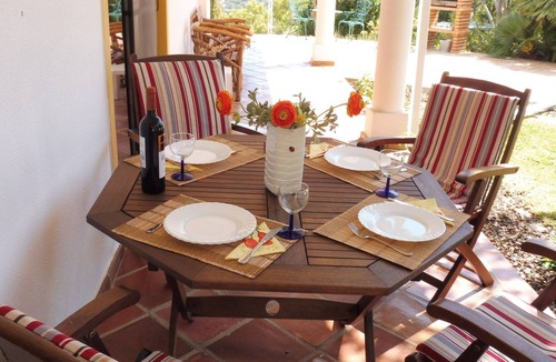 Quinta das Raposeiras Villa | Spacious, Pool Villa, southern slope location with stunning sea views free Wi-Fi train.