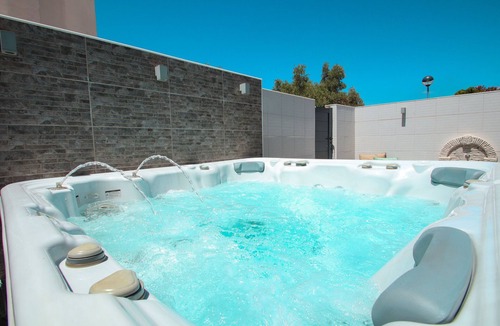 Urbanizacao dos Calicos Villa | Spacious Villa w/Jacuzzi Close to the Beach Free WiFi